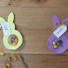Conejitos de Pascua de fieltro para hacer tú mismo