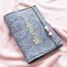 Coser funda para cartilla de embarazo