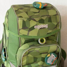 Coser parches para mochilas escolares