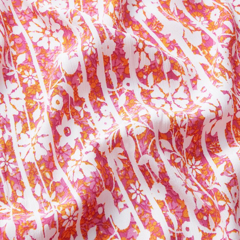 Crepé de viscosa con flores y ramas – naranja/pink,  image number 2