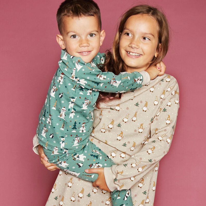 Tela de jersey de algodón Gnomos en la nieve – almendra,  image number 6