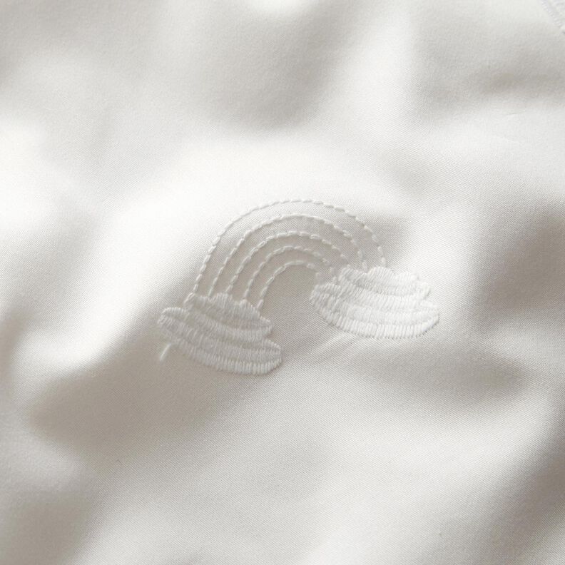 Satén de algodón Bordado de arcoíris – blanco,  image number 2